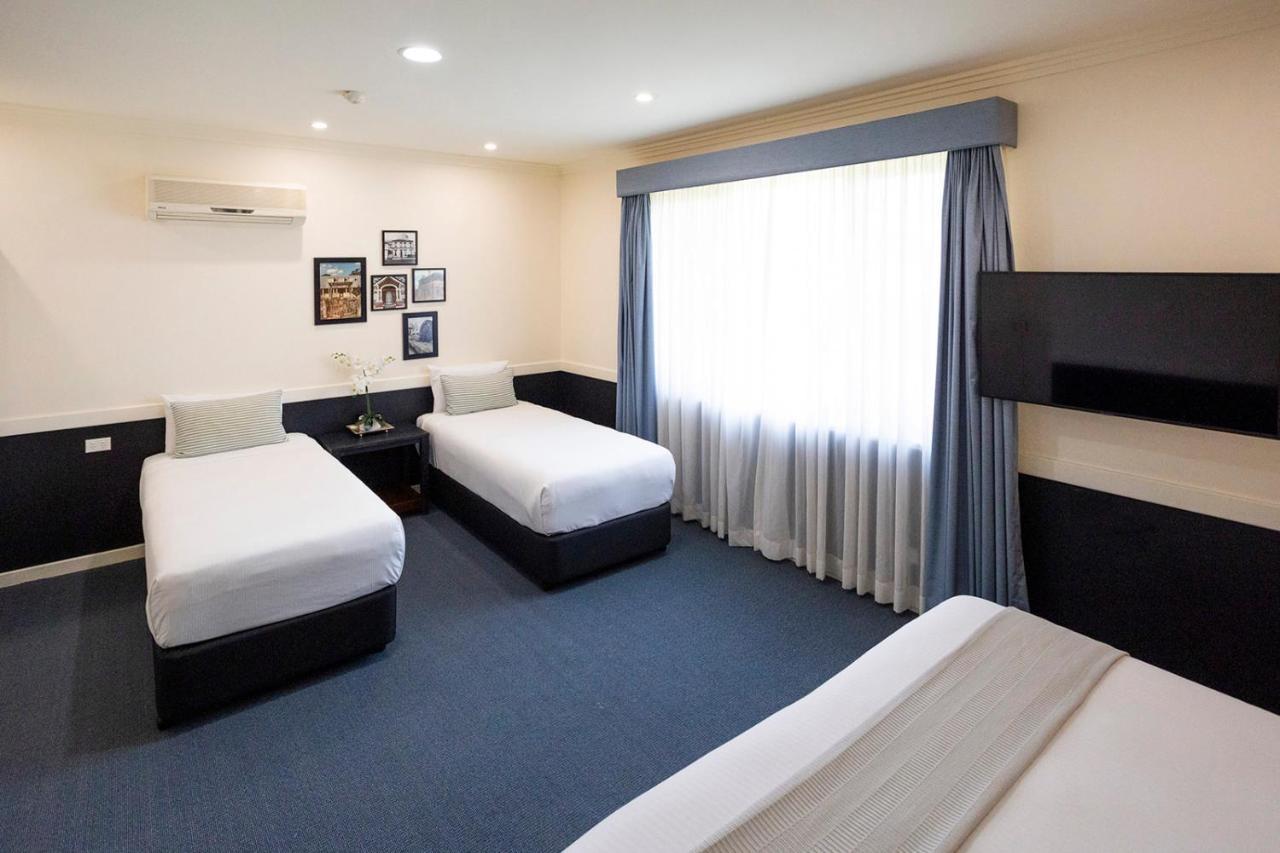 Hawkesbury Race Club Motel Windsor Exterior foto A typical room at the hotel